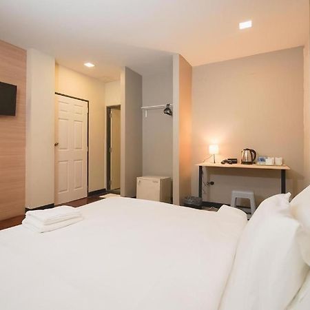 Z Go Inn Bts St Louis Silom V โกอินน์ บีทีเอส เซนต์หลุยส์ สีลม 3 バンコク都 エクステリア 写真