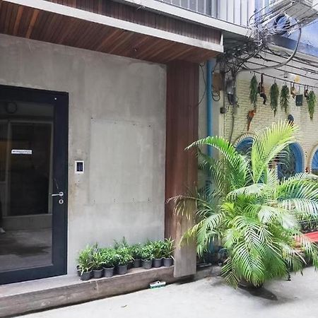 Z Go Inn Bts St Louis Silom V โกอินน์ บีทีเอส เซนต์หลุยส์ สีลม 3 バンコク都 エクステリア 写真