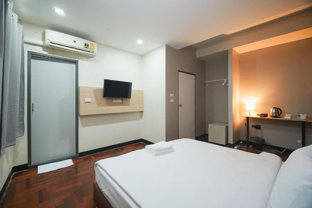 Z Go Inn Bts St Louis Silom V โกอินน์ บีทีเอส เซนต์หลุยส์ สีลม 3 バンコク都 エクステリア 写真