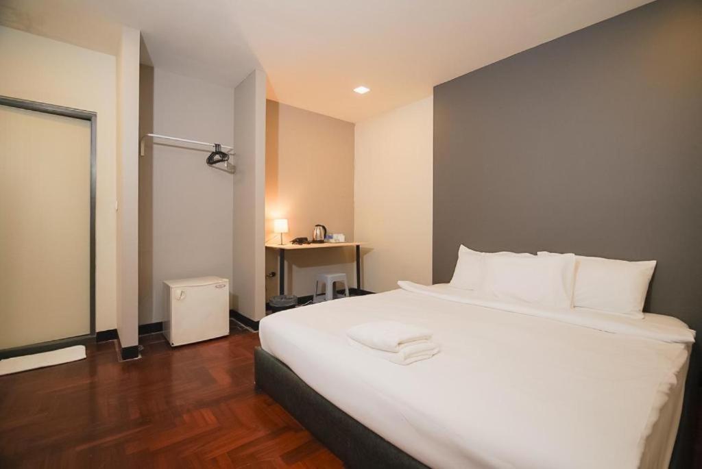 Z Go Inn Bts St Louis Silom V โกอินน์ บีทีเอส เซนต์หลุยส์ สีลม 3 バンコク都 エクステリア 写真