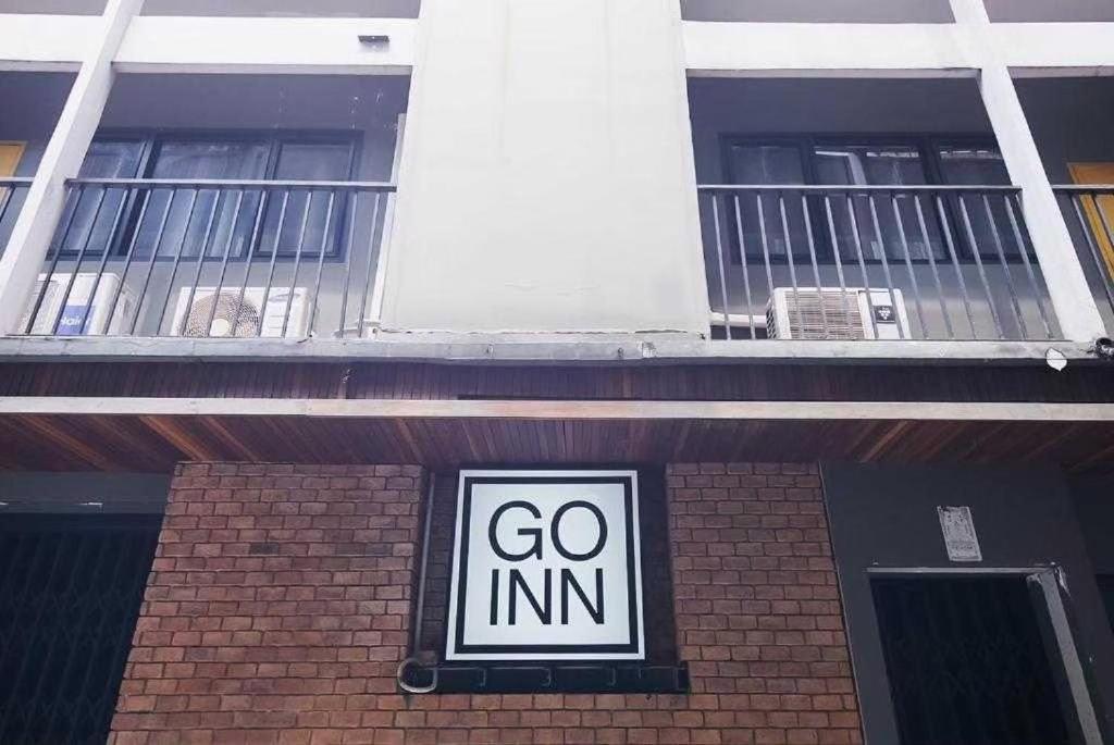 Z Go Inn Bts St Louis Silom V โกอินน์ บีทีเอส เซนต์หลุยส์ สีลม 3 バンコク都 エクステリア 写真